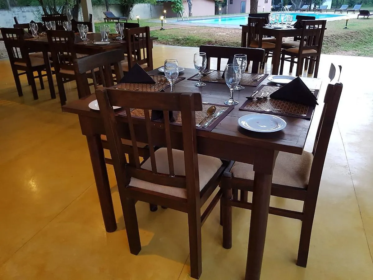 Eighth Wonder Resort Sigiriya 4*,