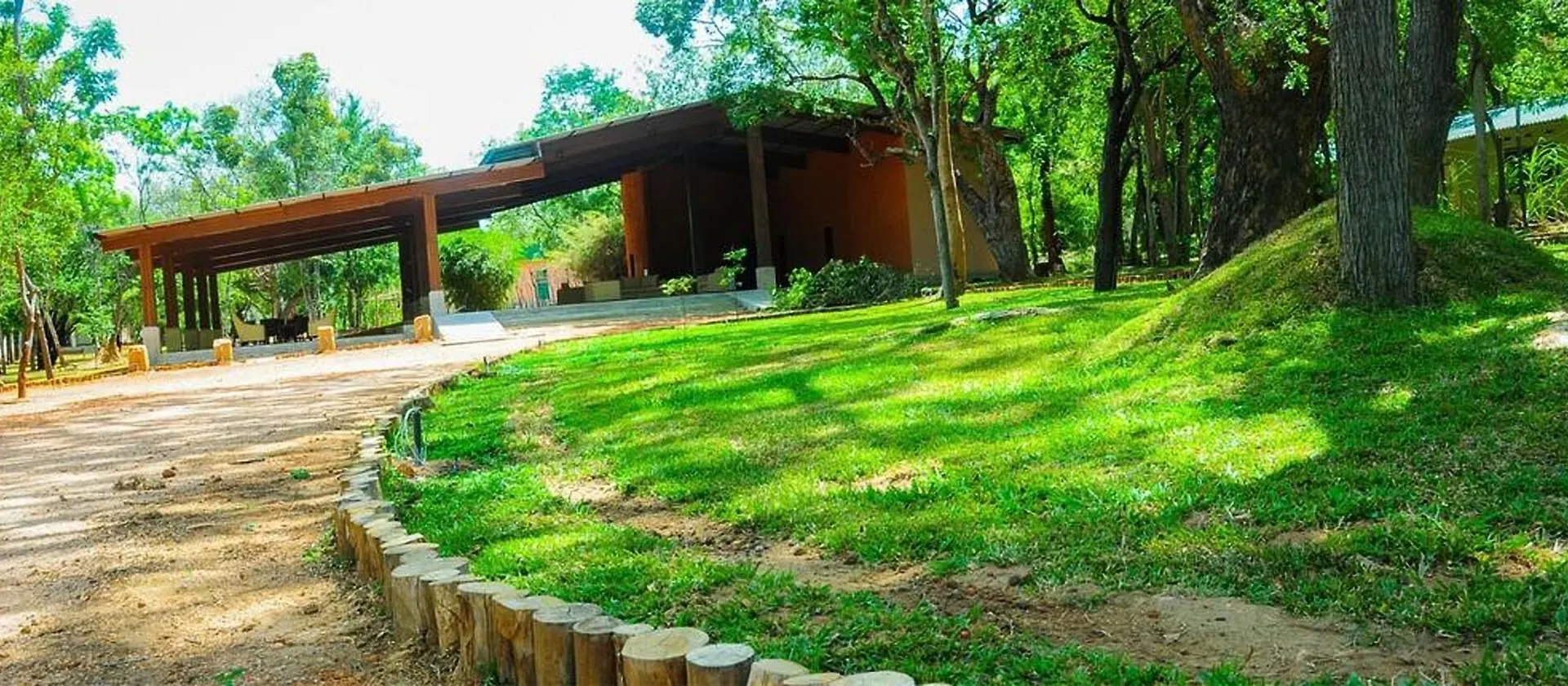 Eighth Wonder Resort Sigiriya 4*,